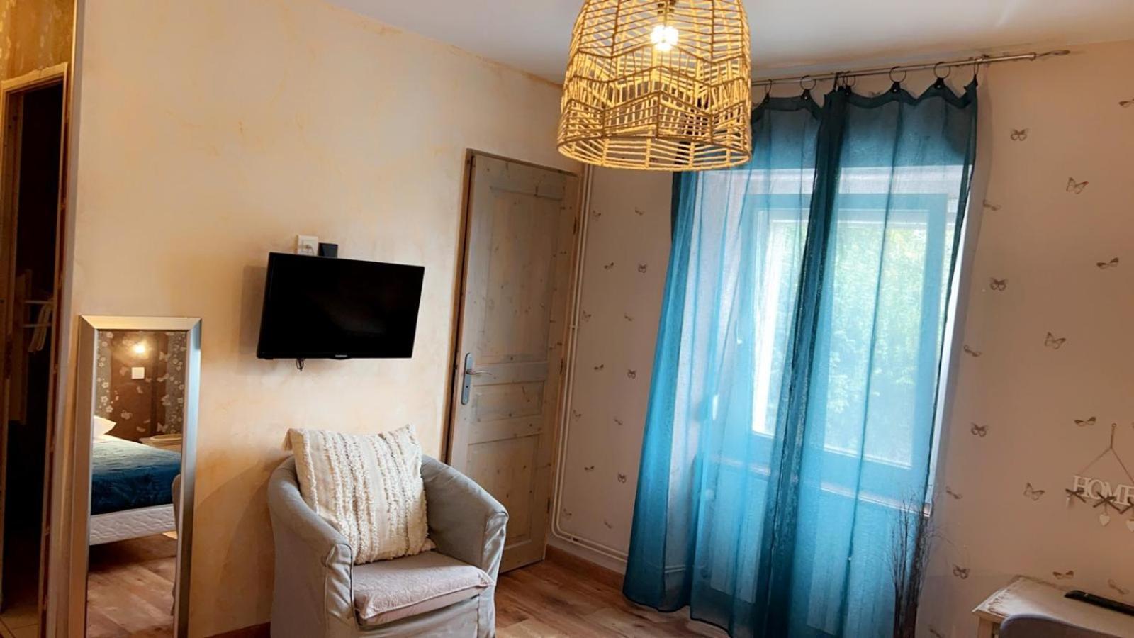 Domaine De La Borde Bed & Breakfast Damparis Екстериор снимка